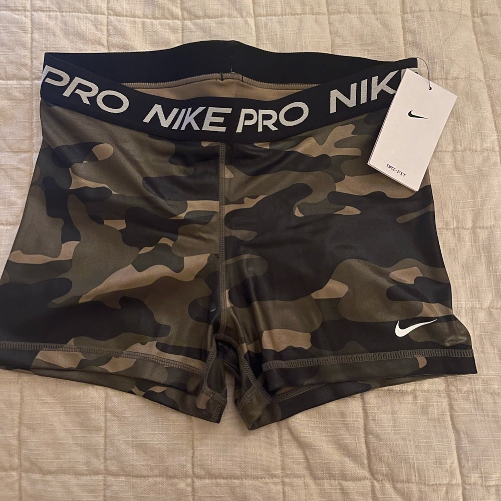 NWT Camo Nike pros